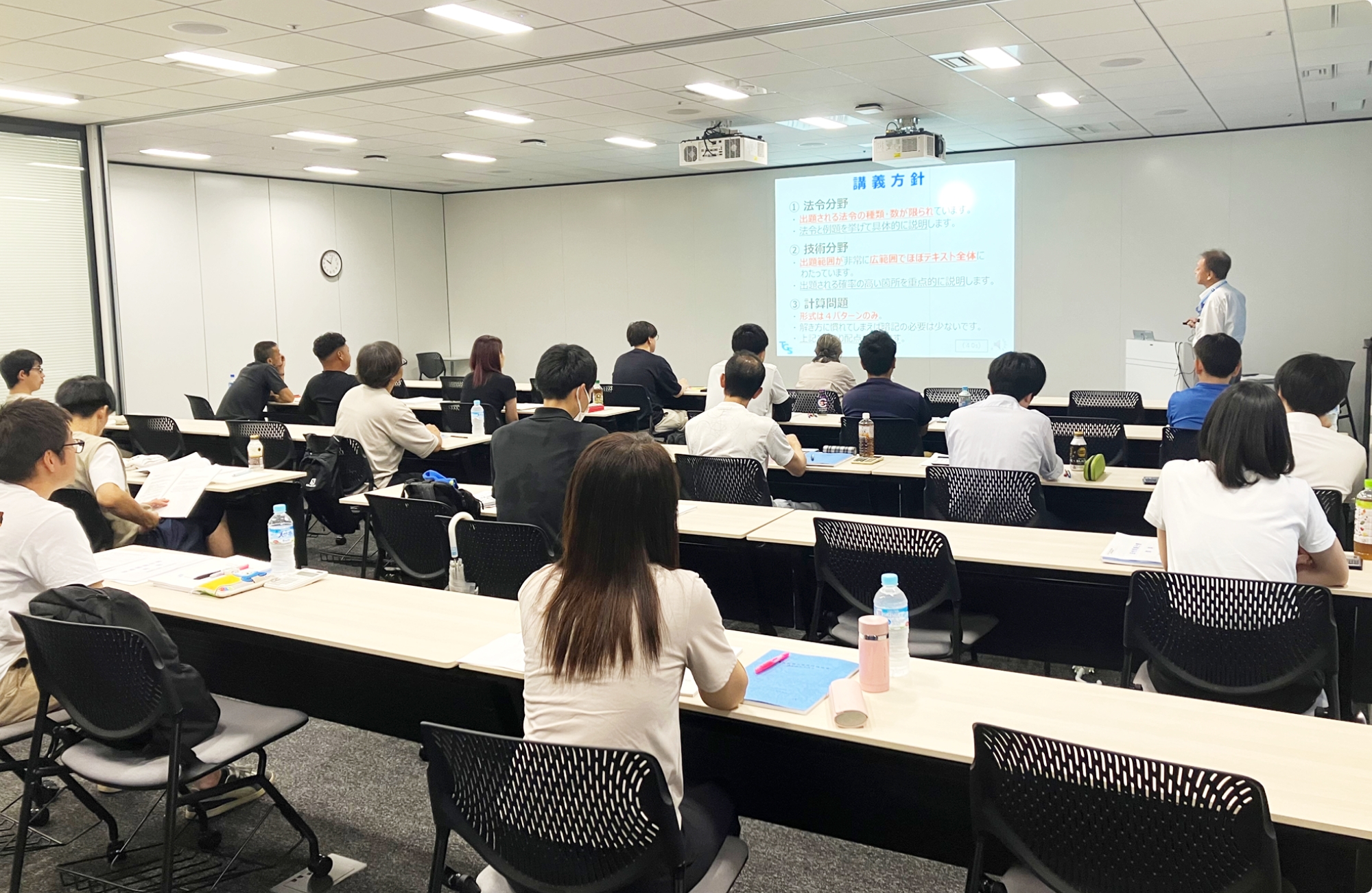 排水設備工事責任技術者の試験・講習・技術サポートを行っている様子