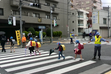 歩行者への信号機横断補助のイメージ
